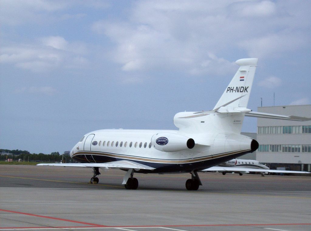 Platform Oost - PH-NDK Dassault Falcon 900B - Amsterdam